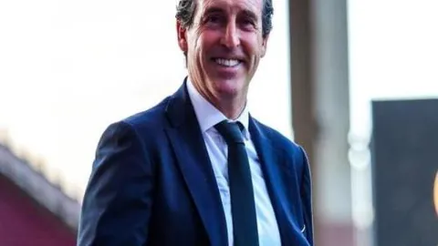 丁红杰勇夺男子61公斤级举重金牌